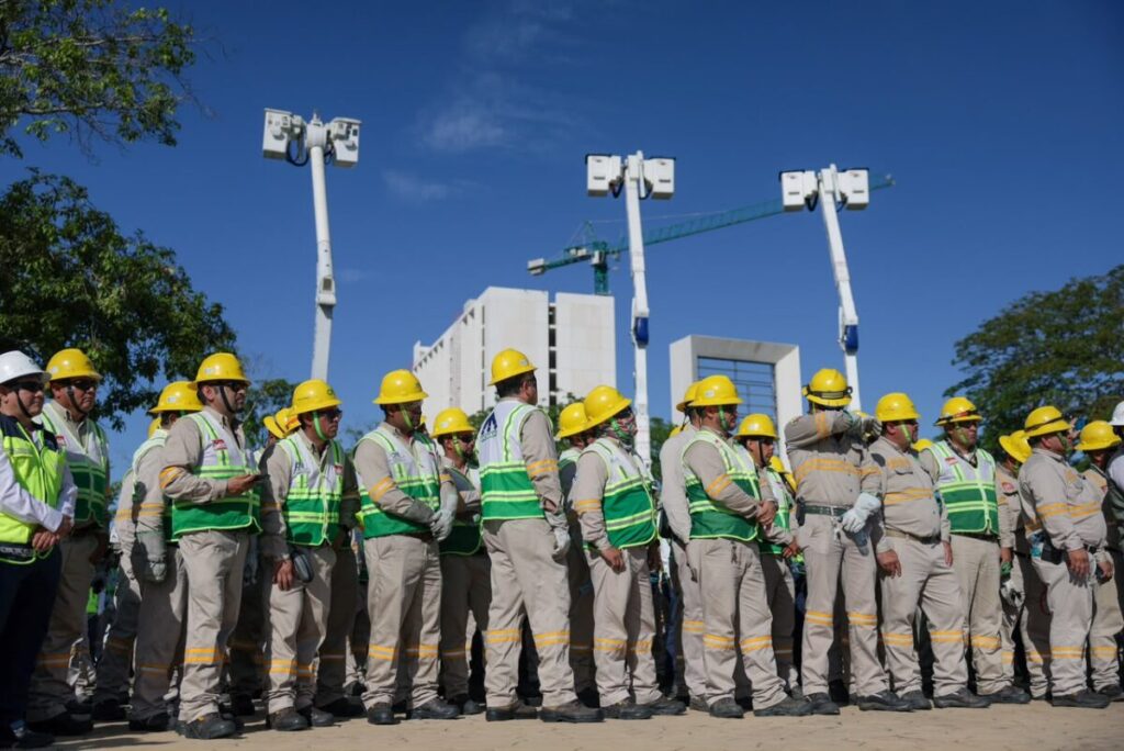 El Gobernador lo pidió a la Presidenta y llegaron: 250 especialistas de la CFE trabajarán un mes en la red eléctrica de Mérida, Progreso y Umán para prevenir apagones / Joaquín Díaz Mena