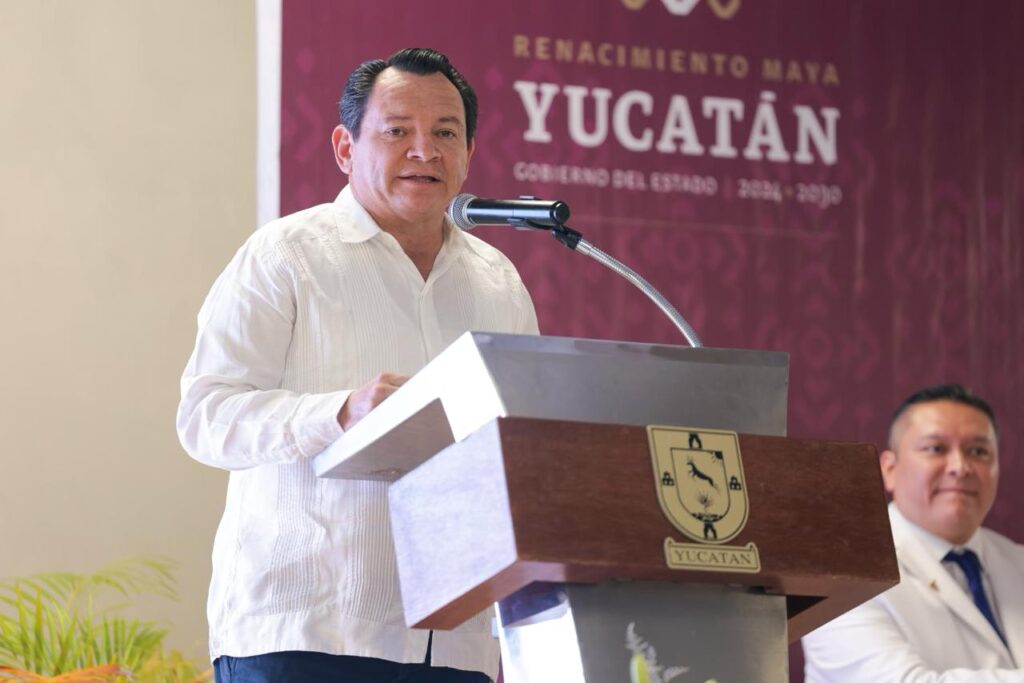 82 estudiantes de Kanasín reciben su cofia y entran a los hospitales: estudiantes de Enfermería del Bachillerato Baillères inician sus prácticas clínicas / Joaquín Díaz Mena