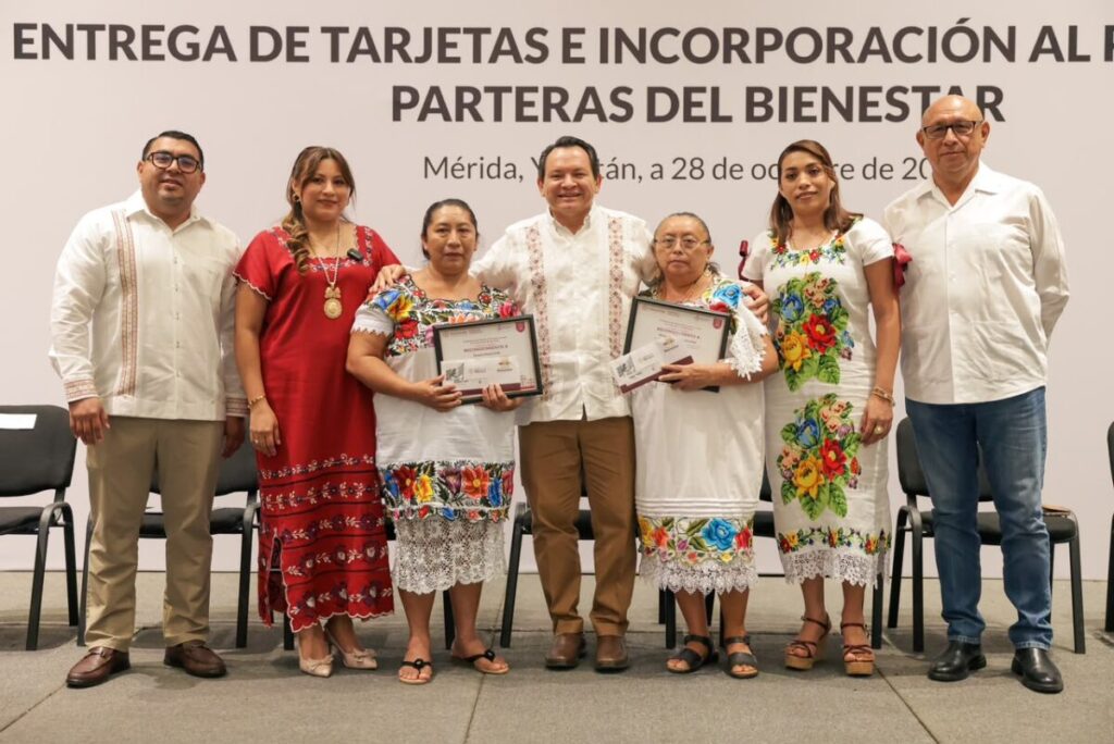 Renacimiento Maya: Miriam Esther lleva 10 años recibiendo bebés en Tzucacab; hoy el Gobierno la reconoce: 313 parteras tradicionales de 58 municipios recibirán 3 mil pesos cada bimestre / Renacimiento Maya