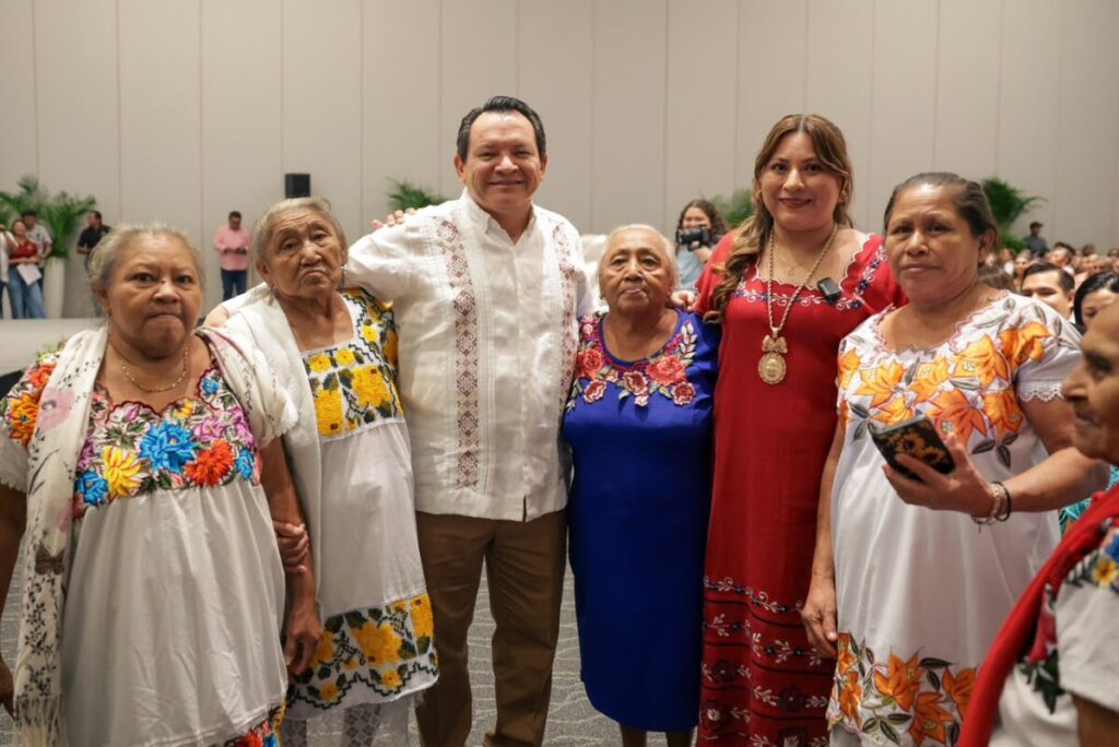 Renacimiento Maya: Miriam Esther lleva 10 años recibiendo bebés en Tzucacab; hoy el Gobierno la reconoce: 313 parteras tradicionales de 58 municipios recibirán 3 mil pesos cada bimestre / Renacimiento Maya