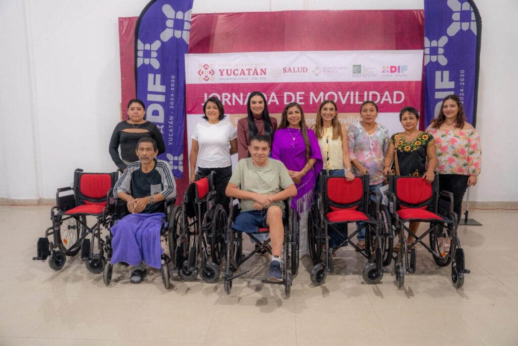 DIF Yucatán y Beneficencia Pública entregan aparatos de movilidad a personas con discapacidad / Renacimiento Maya