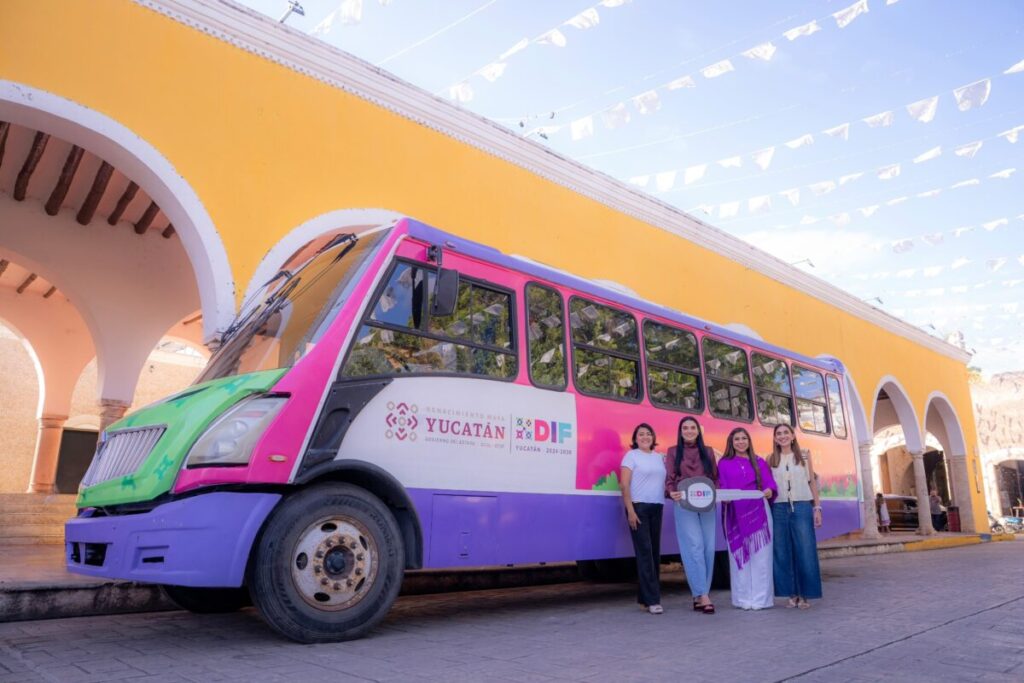 DIF Yucatán y Beneficencia Pública entregan aparatos de movilidad a personas con discapacidad / Renacimiento Maya