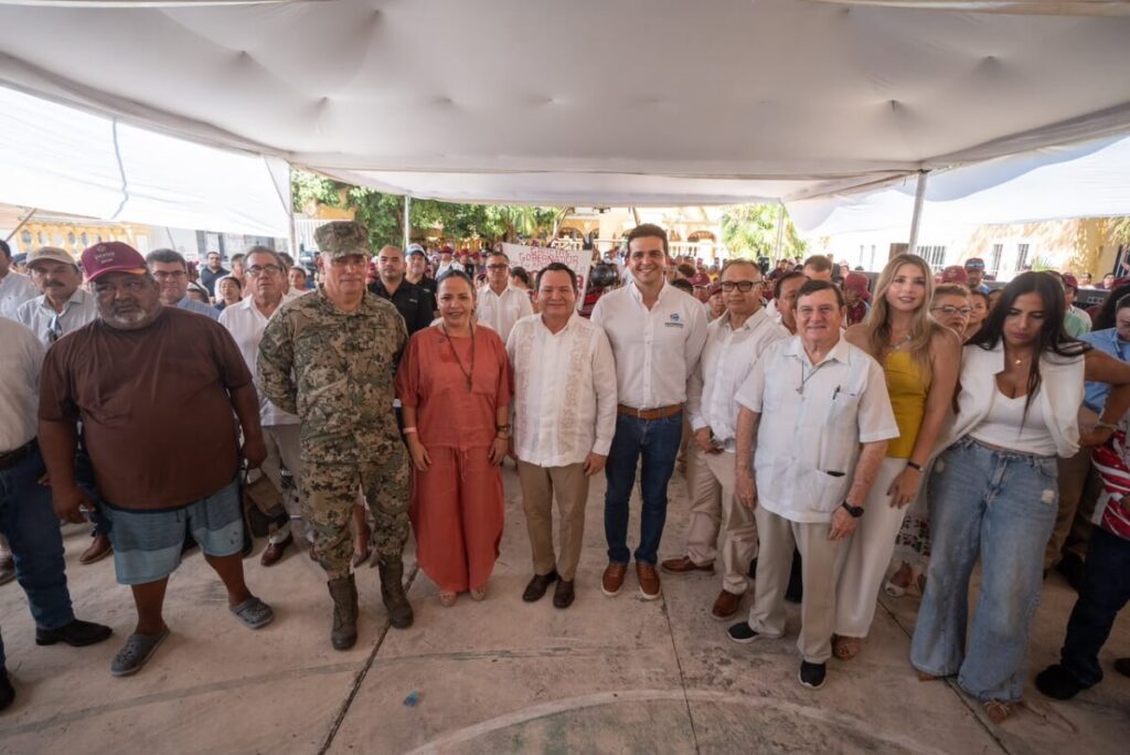 Progreso: Santos casi no vuelve del mar por una falla de motor; hoy estrena uno nuevo con otros 98 pescadores / Joaquín Díaz Mena